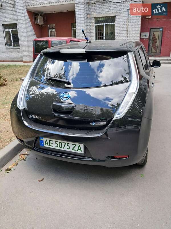 Хетчбек Nissan Leaf 2013 в Дніпрі