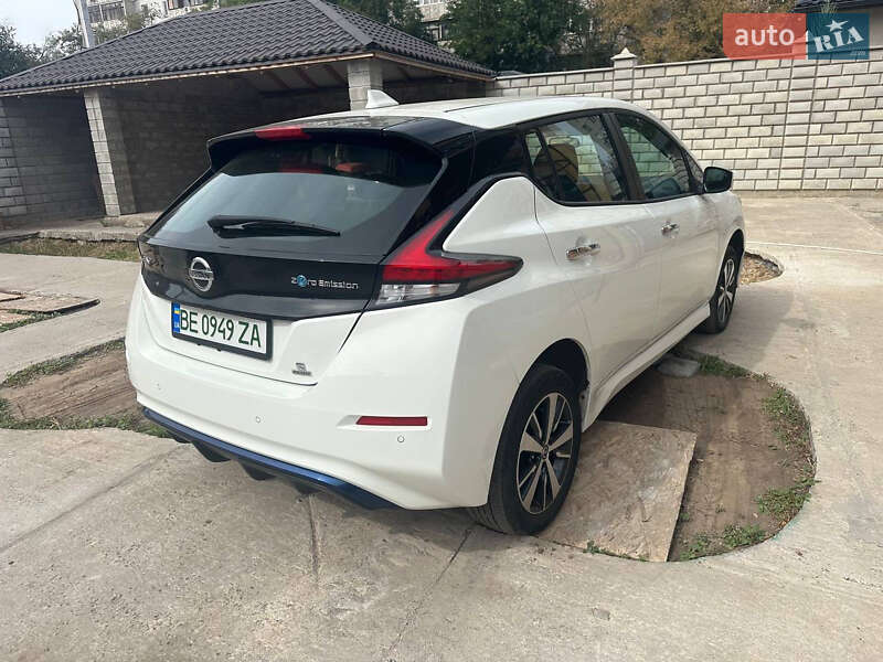 Хэтчбек Nissan Leaf 2022 в Николаеве