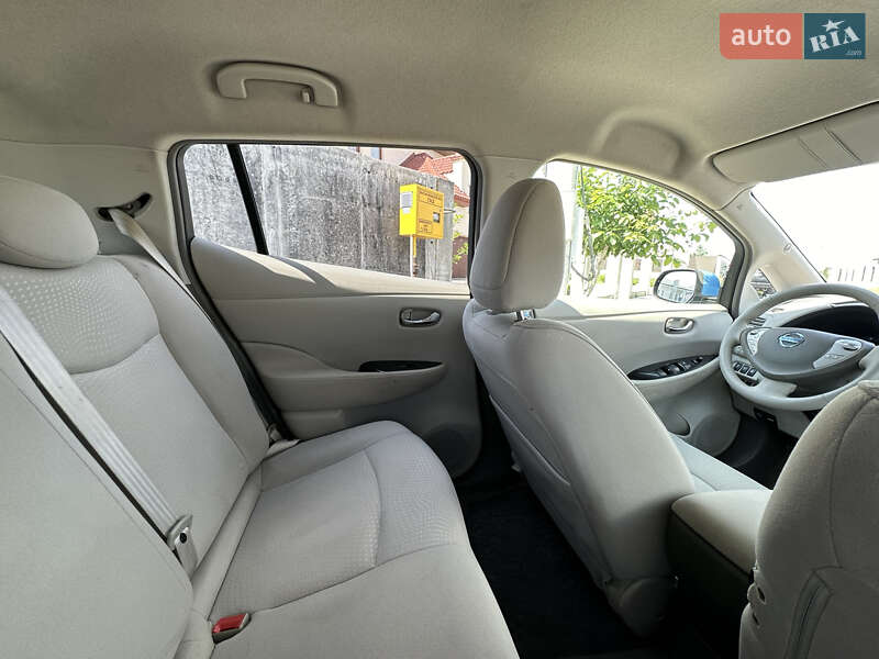 Хэтчбек Nissan Leaf 2012 в Львове