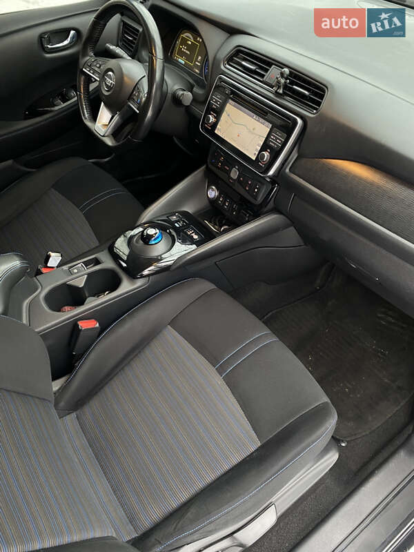 Хэтчбек Nissan Leaf 2017 в Тальном