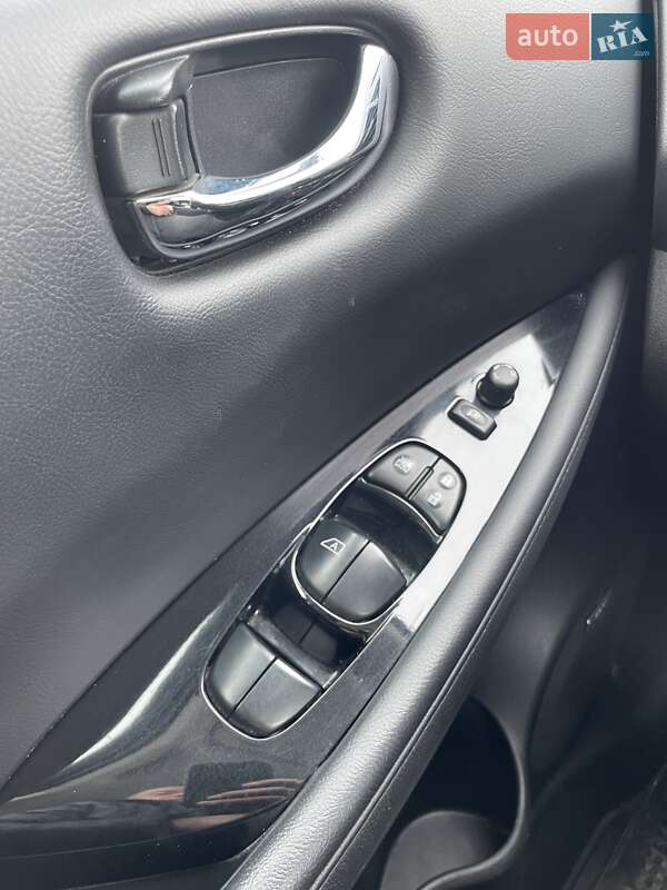 Хэтчбек Nissan Leaf 2014 в Виннице