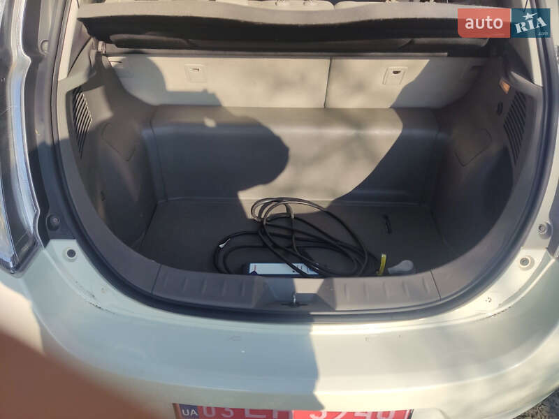 Хэтчбек Nissan Leaf 2012 в Владимире