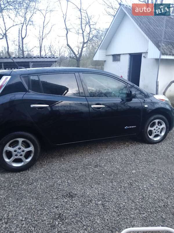 Хэтчбек Nissan Leaf 2011 в Коломые