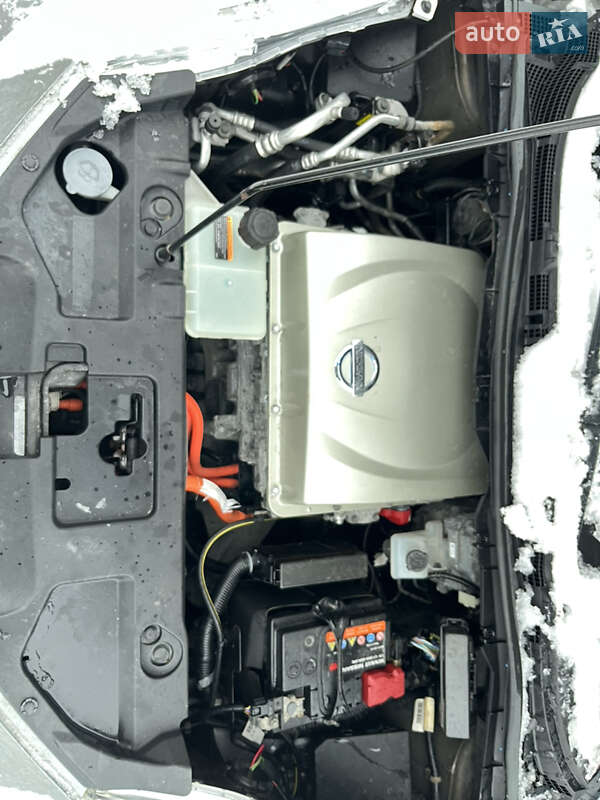 Хэтчбек Nissan Leaf 2014 в Полтаве