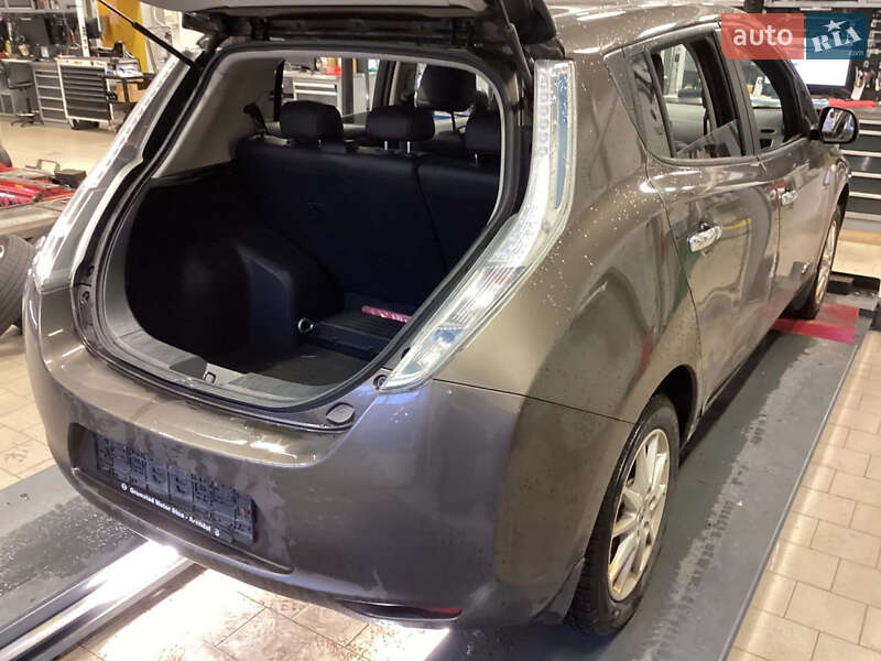 Хэтчбек Nissan Leaf 2016 в Умани