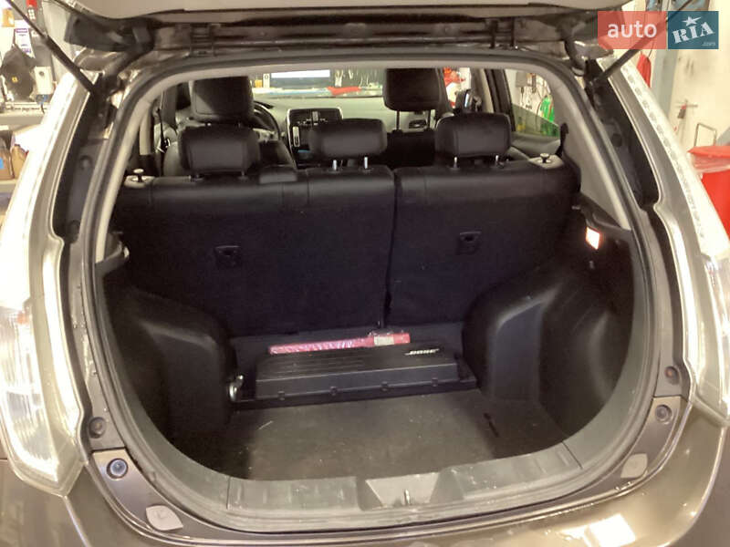 Хэтчбек Nissan Leaf 2016 в Умани