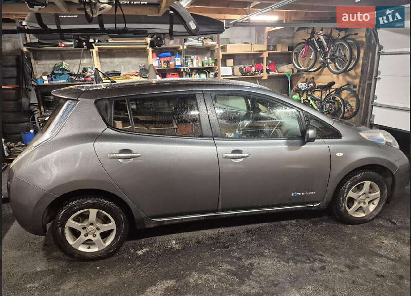 Хэтчбек Nissan Leaf 2014 в Умани