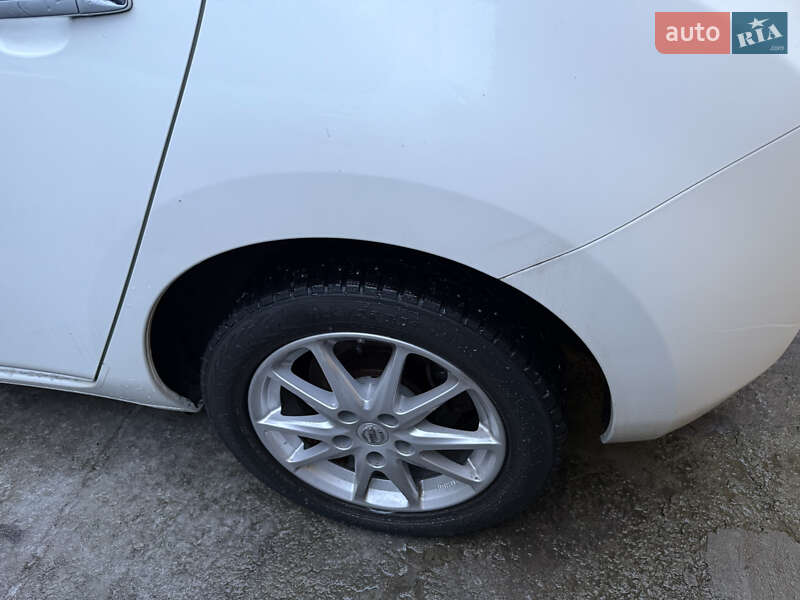 Хэтчбек Nissan Leaf 2017 в Умани