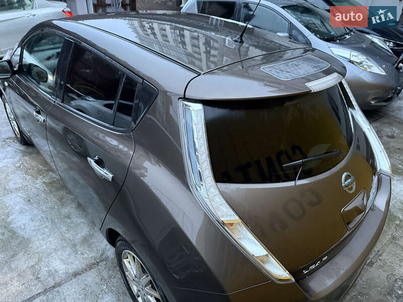 Хэтчбек Nissan Leaf 2016 в Умани