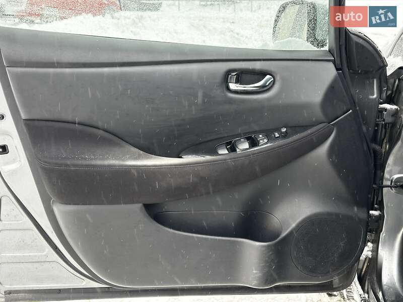 Хэтчбек Nissan Leaf 2016 в Львове