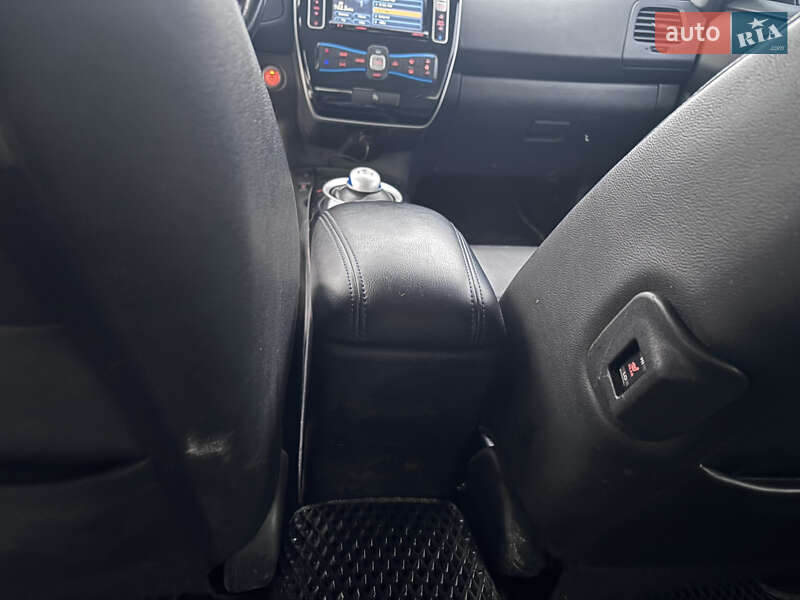 Хэтчбек Nissan Leaf 2013 в Полтаве