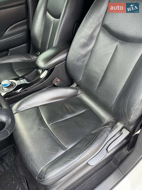 Хэтчбек Nissan Leaf 2014 в Николаеве