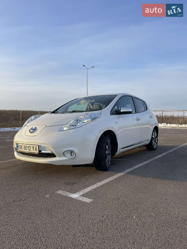 Хэтчбек Nissan Leaf 2014 в Ровно