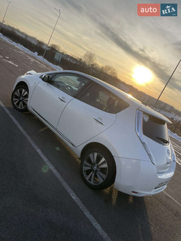 Хэтчбек Nissan Leaf 2014 в Ровно