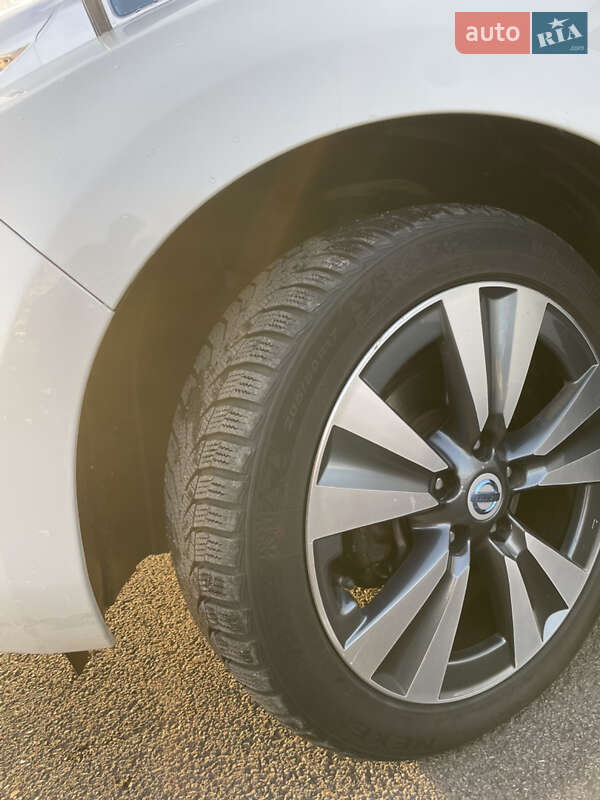 Хэтчбек Nissan Leaf 2014 в Ровно