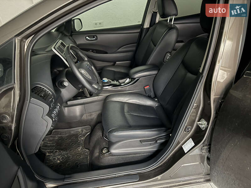 Хэтчбек Nissan Leaf 2016 в Умани