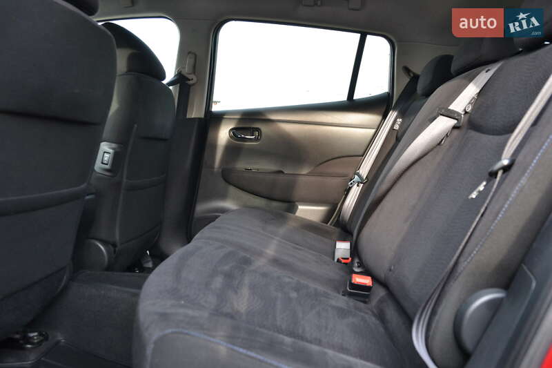 Хэтчбек Nissan Leaf 2016 в Луцке