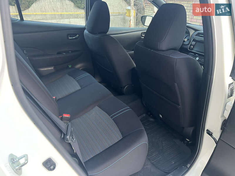 Хэтчбек Nissan Leaf 2018 в Черновцах