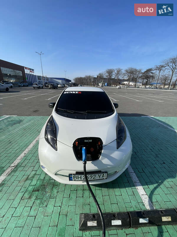 Хэтчбек Nissan Leaf 2013 в Одессе