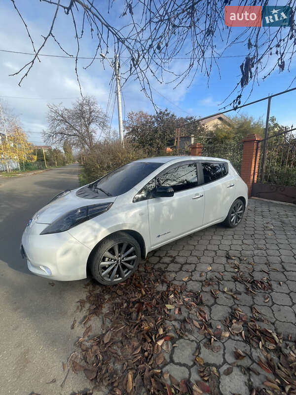 Хэтчбек Nissan Leaf 2013 в Одессе