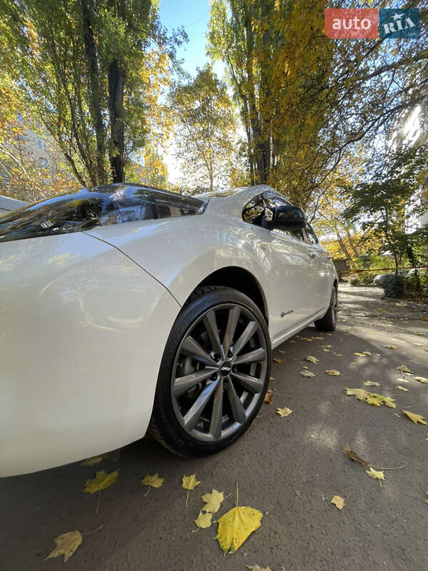 Хэтчбек Nissan Leaf 2013 в Одессе