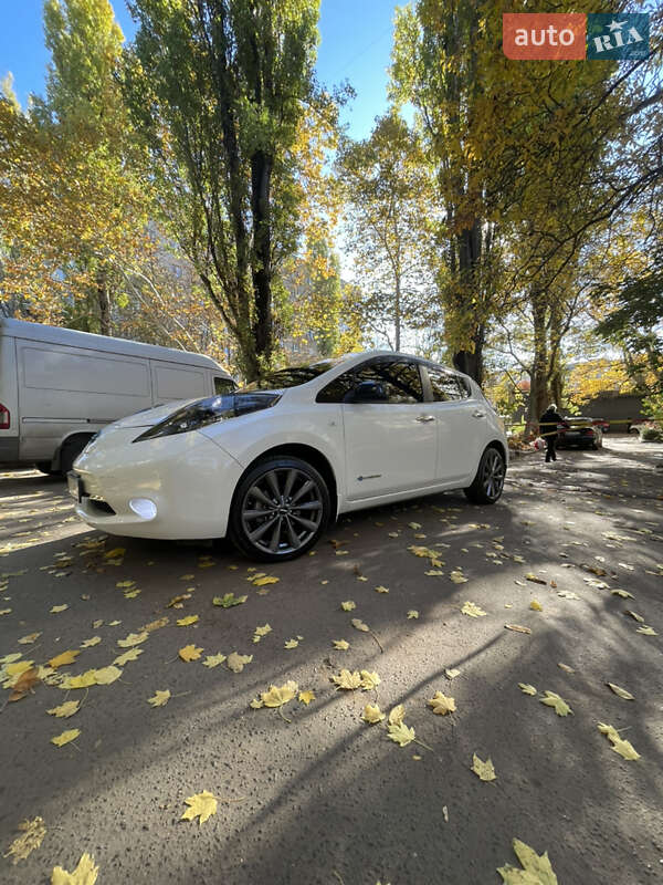 Хэтчбек Nissan Leaf 2013 в Одессе