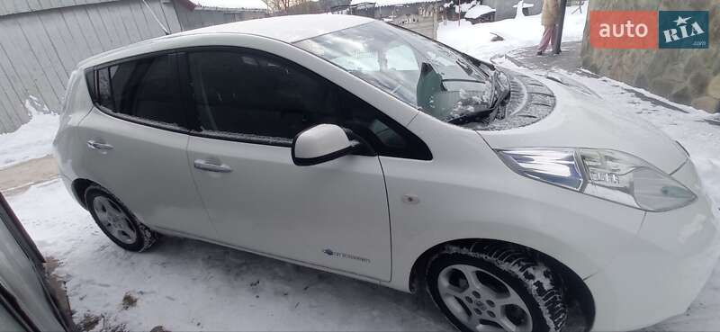 Хетчбек Nissan Leaf 2017 в Надвірній фото 6 Хетчбек Nissan Leaf 2017 в Надвірній