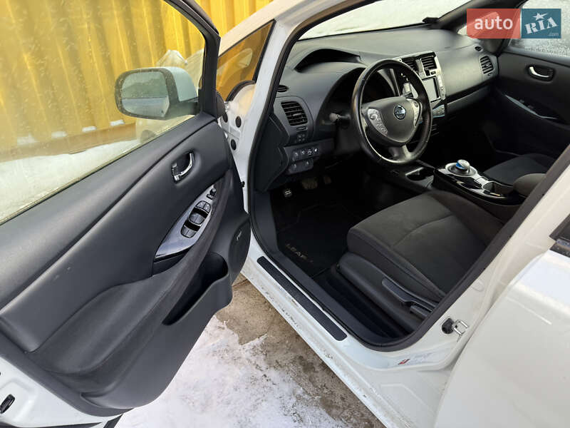 Хэтчбек Nissan Leaf 2017 в Умани