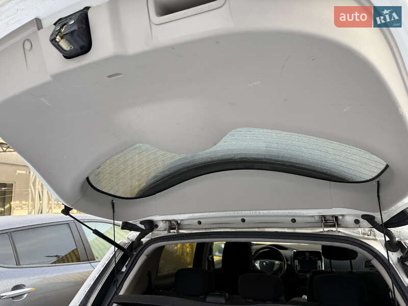 Хэтчбек Nissan Leaf 2017 в Умани