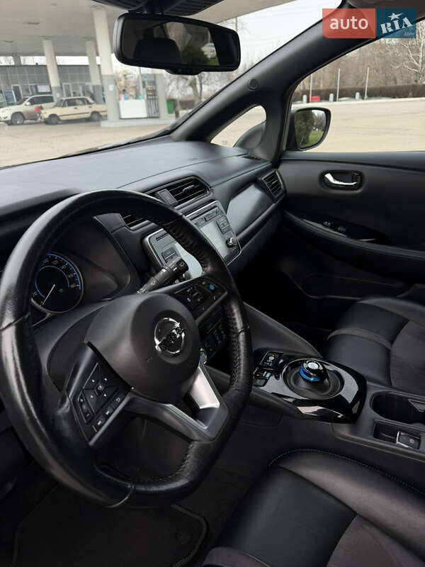 Хэтчбек Nissan Leaf 2018 в Каменском