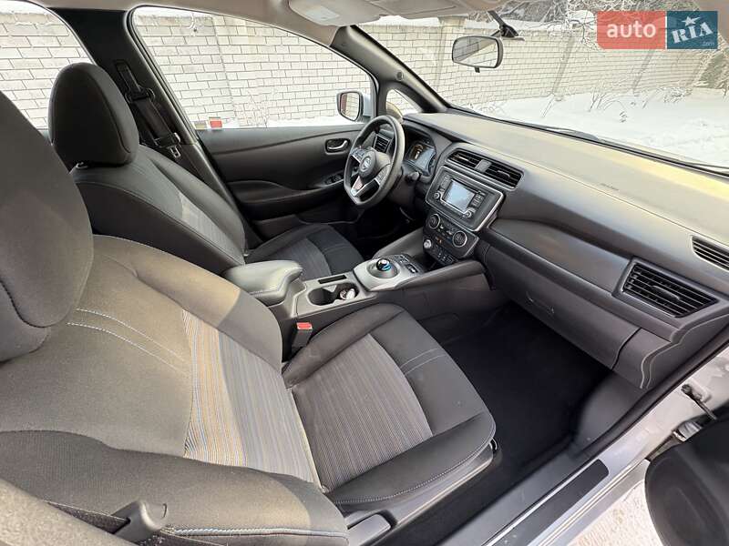 Хэтчбек Nissan Leaf 2018 в Киеве