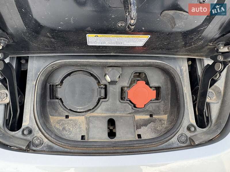 Хэтчбек Nissan Leaf 2018 в Киеве