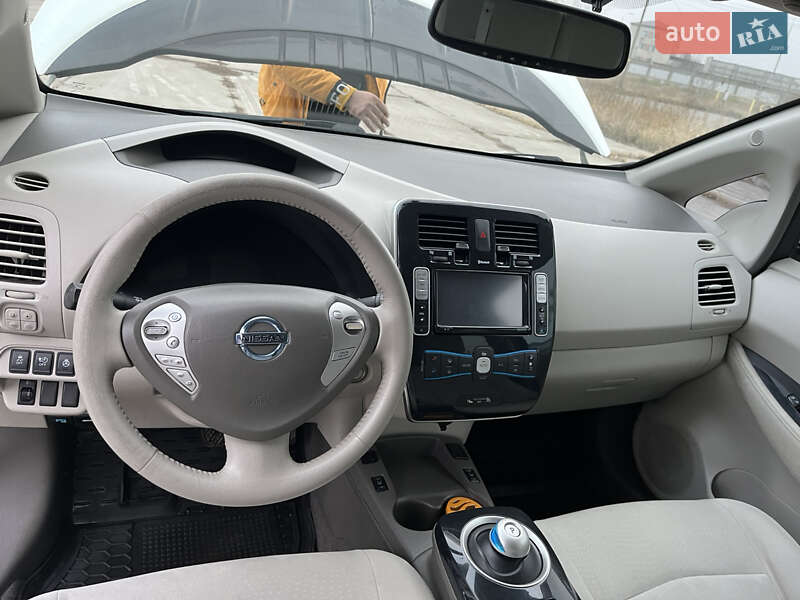 Хэтчбек Nissan Leaf 2012 в Белгороде-Днестровском