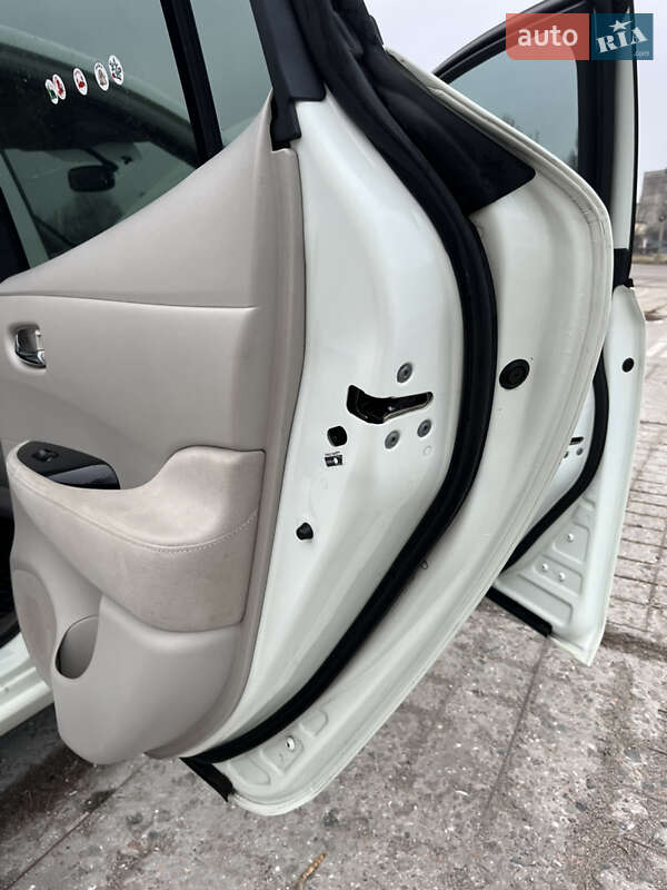 Хэтчбек Nissan Leaf 2012 в Белгороде-Днестровском