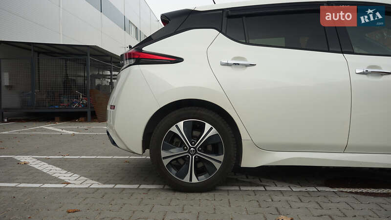 Хэтчбек Nissan Leaf 2019 в Львове