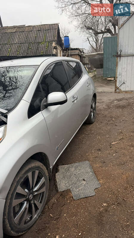 Хэтчбек Nissan Leaf 2017 в Полтаве