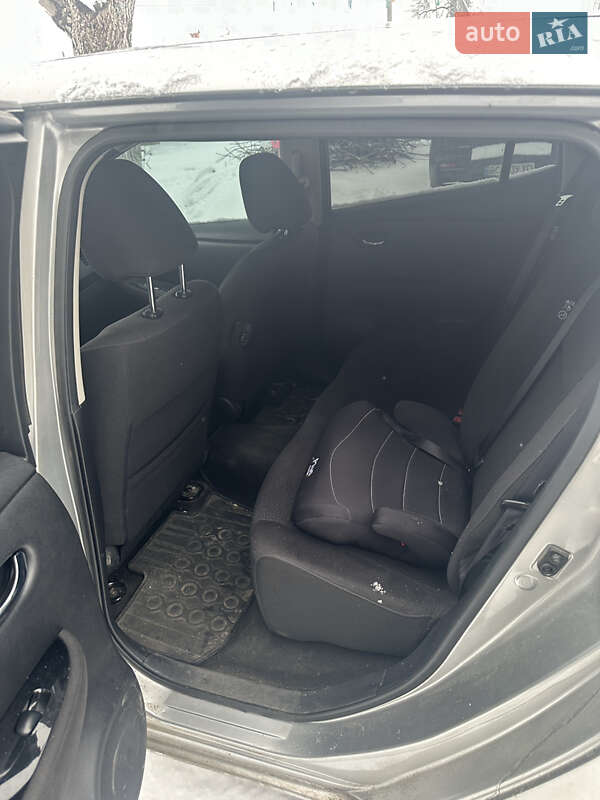 Хэтчбек Nissan Leaf 2016 в Стрые