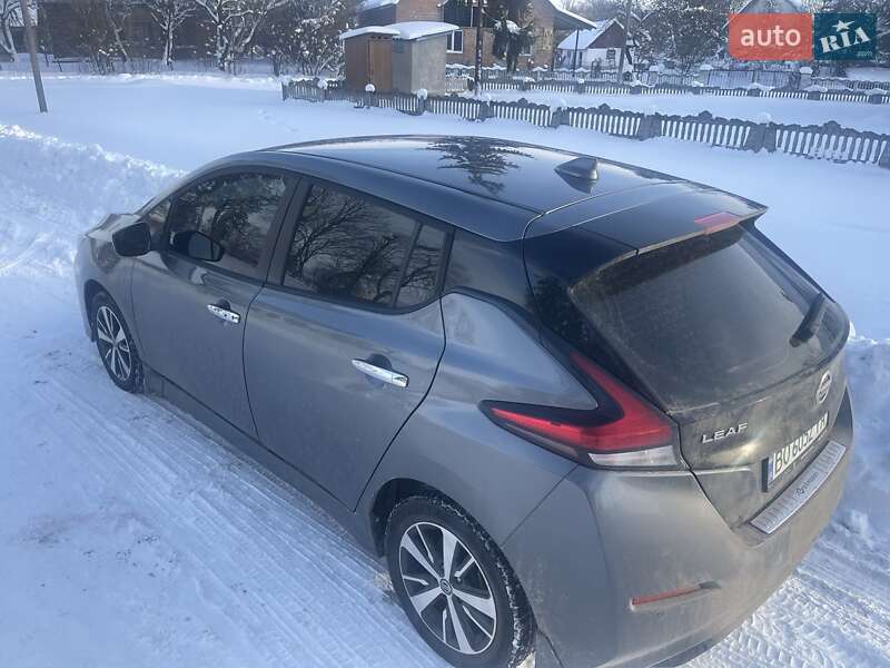 Хэтчбек Nissan Leaf 2021 в Тернополе