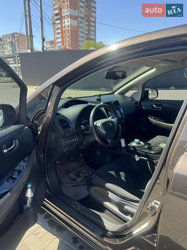 Хэтчбек Nissan Leaf 2016 в Николаеве