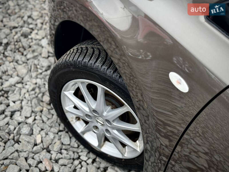 Хэтчбек Nissan Leaf 2016 в Стрые