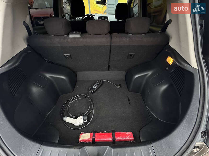 Хэтчбек Nissan Leaf 2016 в Стрые