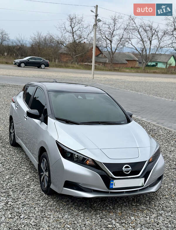 Хэтчбек Nissan Leaf 2022 в Черновцах