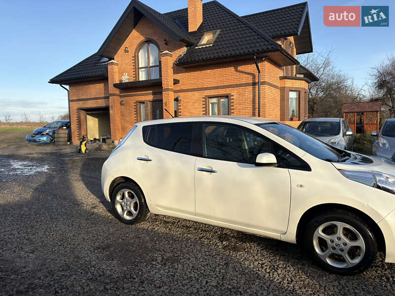 Хэтчбек Nissan Leaf 2013 в Луцке
