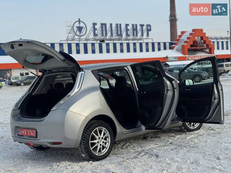 Хэтчбек Nissan Leaf 2016 в Львове