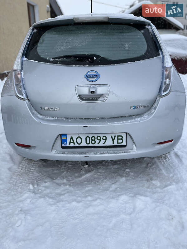 Хэтчбек Nissan Leaf 2011 в Львове