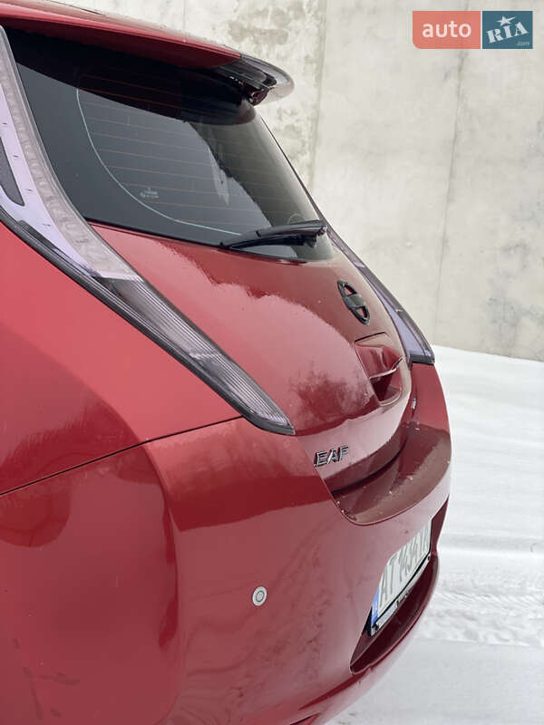 Хэтчбек Nissan Leaf 2013 в Бурштыне