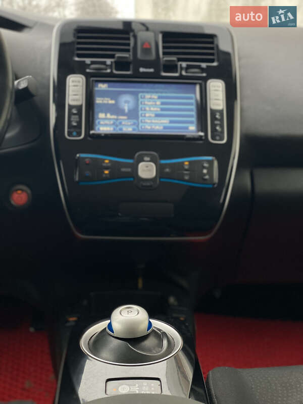 Хэтчбек Nissan Leaf 2013 в Бурштыне