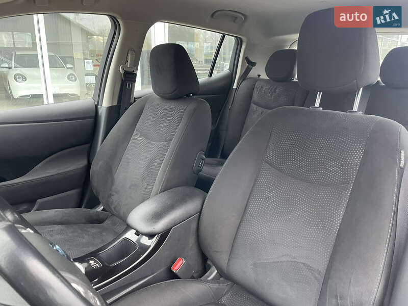 Хэтчбек Nissan Leaf 2013 в Полтаве