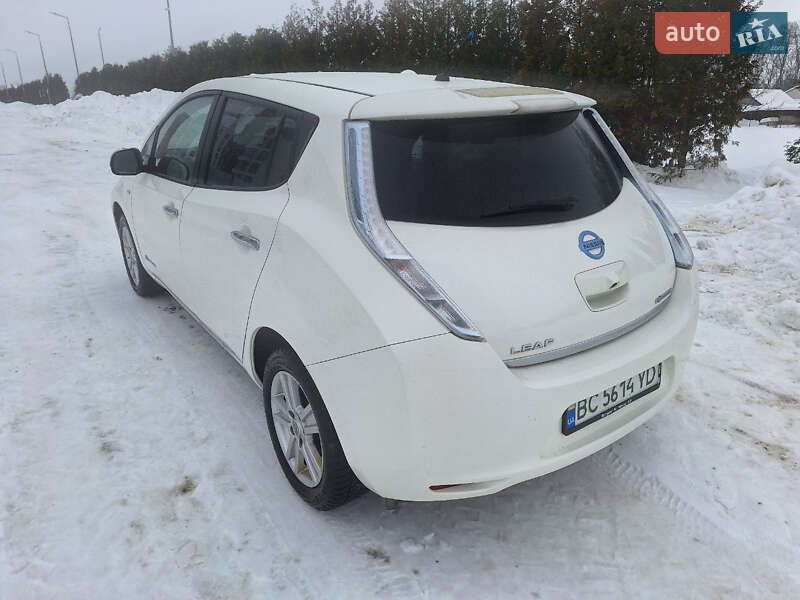 Хэтчбек Nissan Leaf 2013 в Городке
