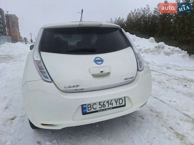 Хэтчбек Nissan Leaf 2013 в Городке